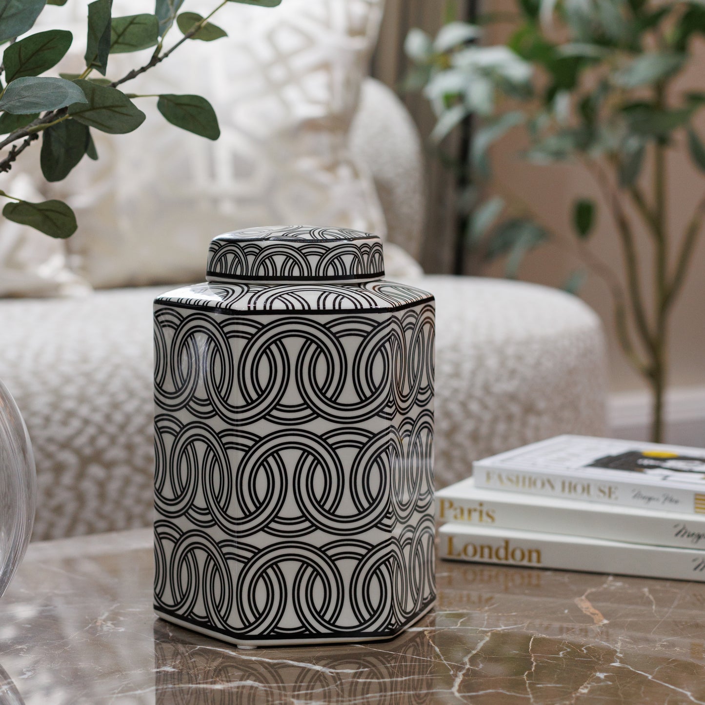 Black & White Circle Design Jar