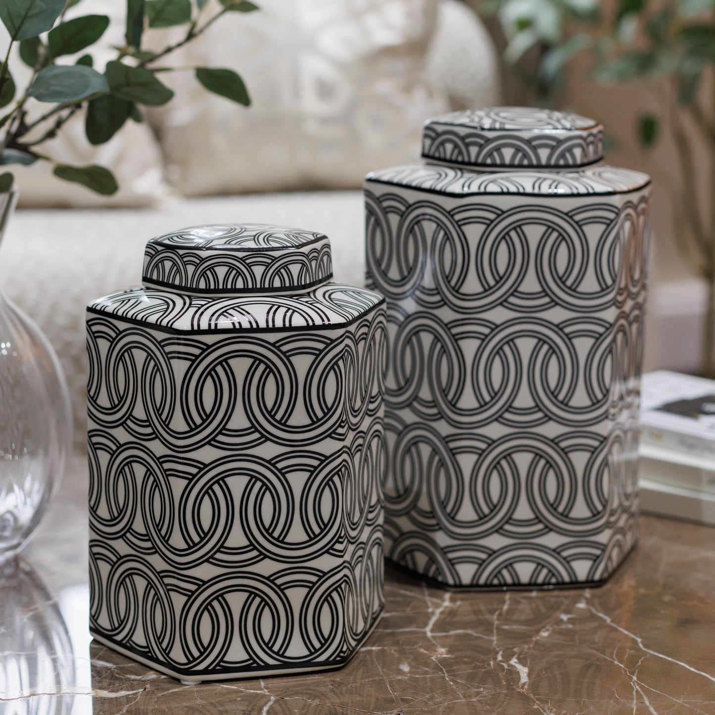 Black & White Circle Design Jar